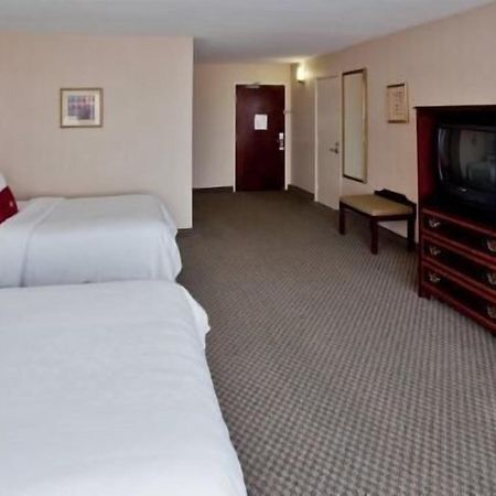 Hotel I-64 Richmond Dumbarton 外观 照片