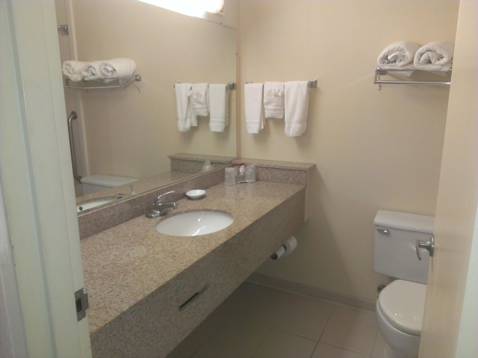 Hotel I-64 Richmond Dumbarton 外观 照片