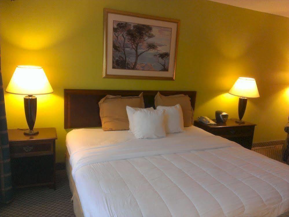 Hotel I-64 Richmond Dumbarton 外观 照片